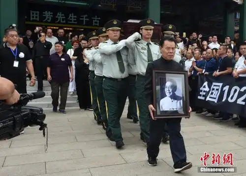 评书表演艺术家单田芳告别仪式在北京八宝山举行
