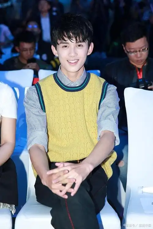 艾特你最好的朋友,送上吴磊的晚安问候