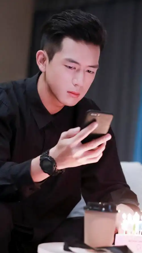 亲爱的热爱的李现高清手机壁纸