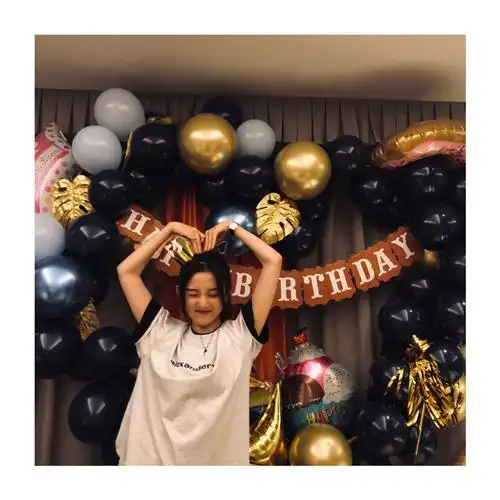 简介:宋祖儿甜美生日会图片,分享一组宋祖儿图片给大家,图中的明星