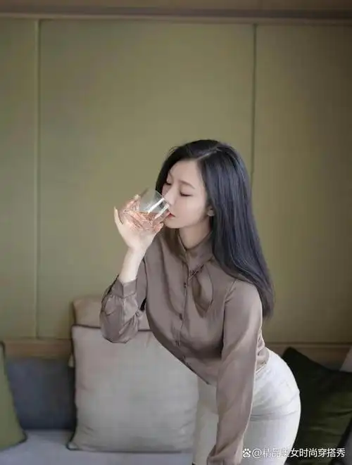 无论是商务会议,客户拜访,还是参加公司活动,一套优雅,知性,魅力十足