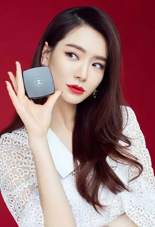 戚薇广告代言时尚性感大片写真图片 _ 图片网