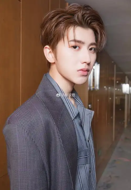 景甜和蔡徐坤长得像