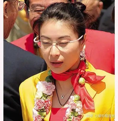 郭晶晶,多年奥运跳水冠军,高度近视.