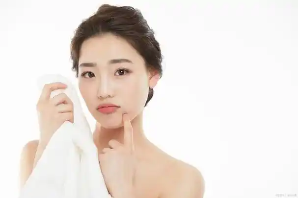 教你正确使用蛋蛋面膜,让肌肤水嫩细腻