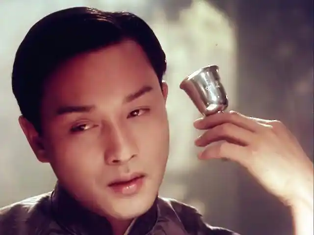 张国荣7个经典动作,宁采臣呆萌可爱,最后一个韵味无穷!