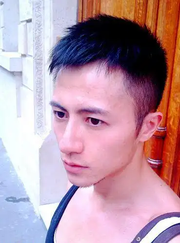 斜庞克飞机头 两边铲掉最清爽,朋克图片,发型图片