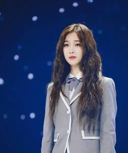 青春有你2击中泪点刘雨昕虞书欣乃万穿搭心水哪一款