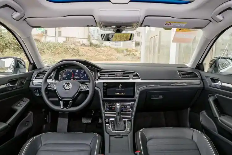 大众凌渡降价3万,高配150马力 5.6l油耗,这车如何?