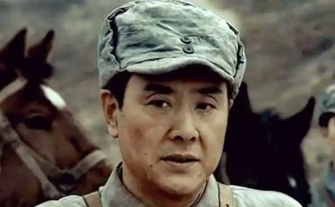 95年授衔亮剑丁伟团长原型扬言把勋章挂狗尾巴后怎样了