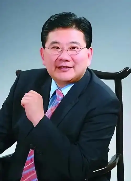 曹可凡:名利双丧,八面玲珑再也无法脱困!