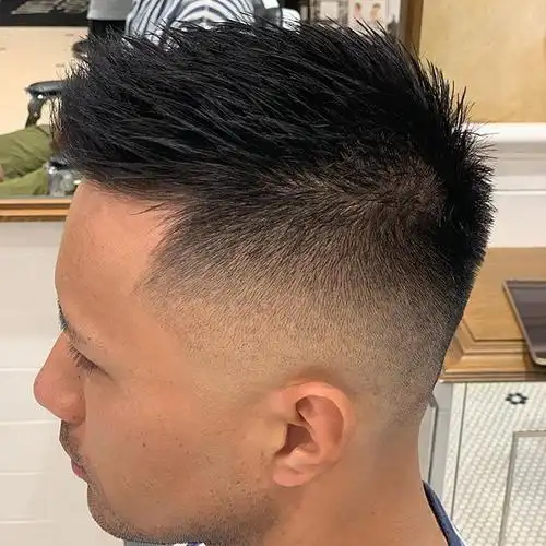 铲青渐变男生剪这样的流行发型时尚又有型