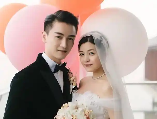 此后,赵丽颖与何炅的搭档组合,竟成了不少人心中的遗憾与牵挂.