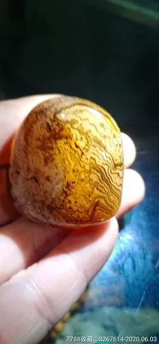 千层水波纹玛瑙原石