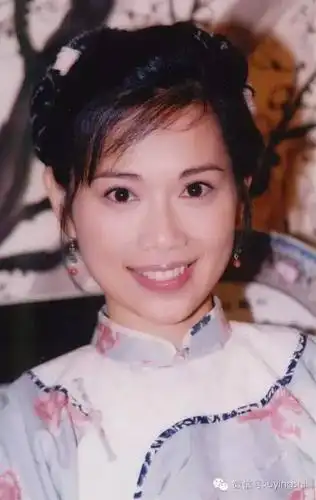 陈松伶在几年之后在tvb混得风生水起,先后搭档了多位大牌男星,在电视