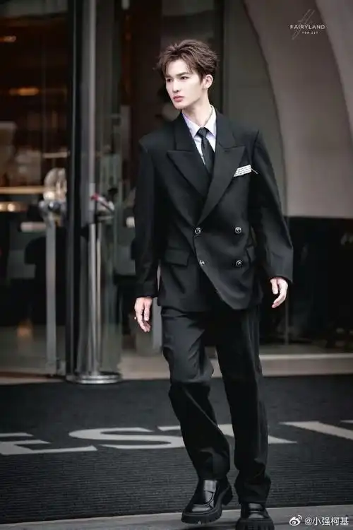 上海电影节红毯,朱正廷惊艳亮相!