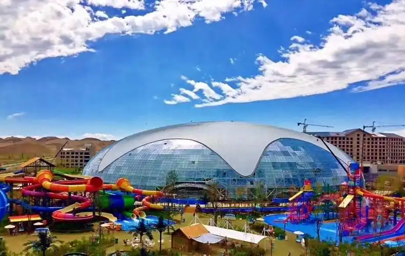 近日,兰州西部恐龙园又现"奇观"!