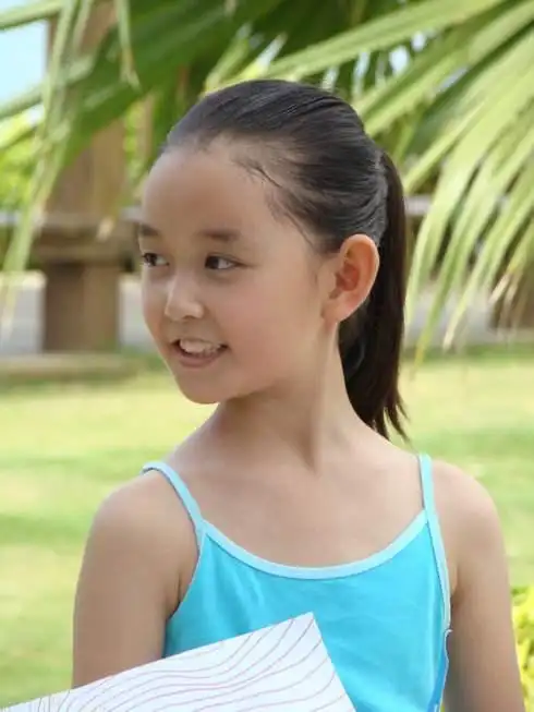 蒋依依小时候图片 笑着活下去演员表 - 汽车时代网