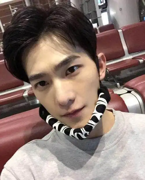 吴亦凡素颜封面憔悴又浮肿网友说好看多了