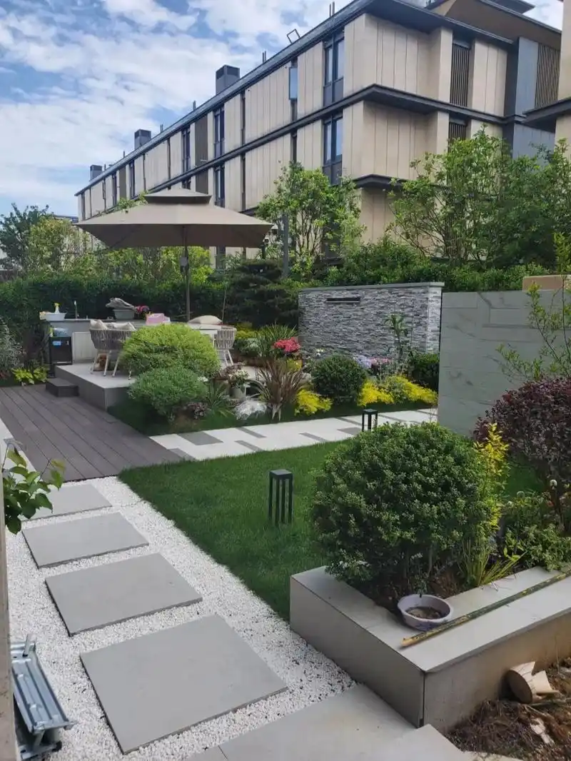 庭院|简单清爽干净的院子|||主要采用板砖 地板,整体搭配和 - 抖音