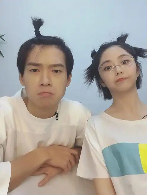 魏大勋谭松韵谭松韵和魏大勋拍照卖萌