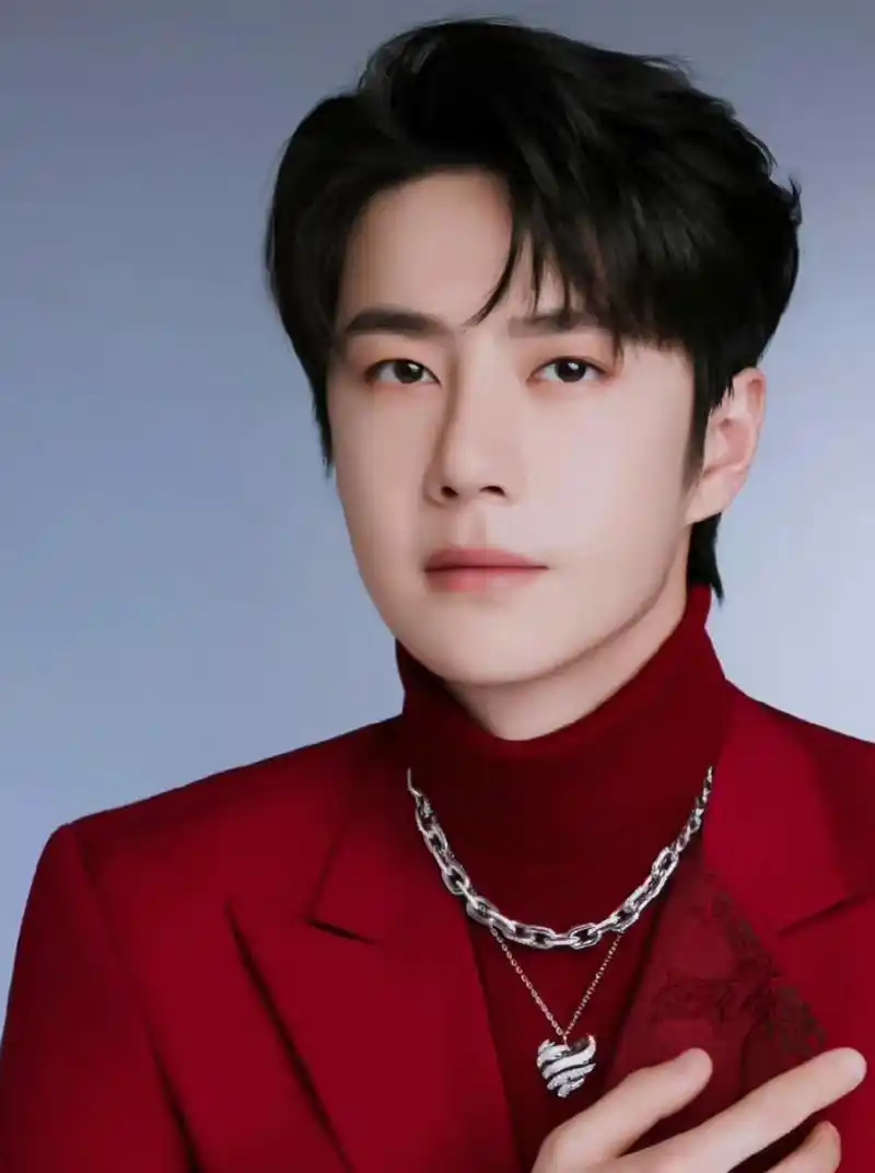 美人自带内双凤眼,王一博的高级感不在于p图双眼皮,原图洗眼!