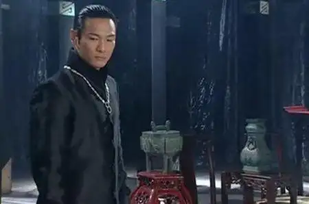 《第八号当铺》世人都以为当铺老板很幸运,殊不知老板才最悲剧!