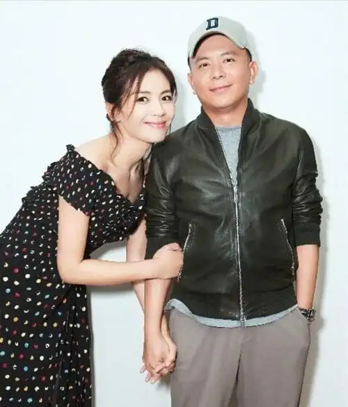 将"老公熬成爹"的4位女星,明明年龄差不多,看着却像两代人|刘涛|张庭