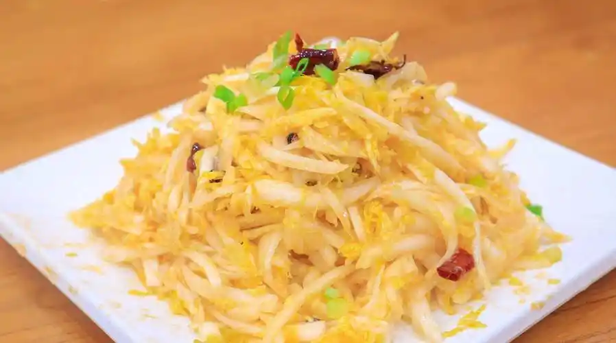 凉拌酸辣娃娃菜要不要先焯水,大厨教你正确做法,酸辣清脆又入味_水分