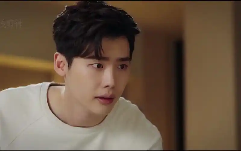 【w两个世界】姜哲不顾一切要找到手绘板,想要救活妻子#李钟硕_哔哩