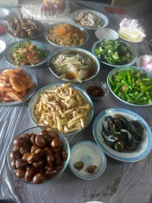 一桌丰盛的生日大餐