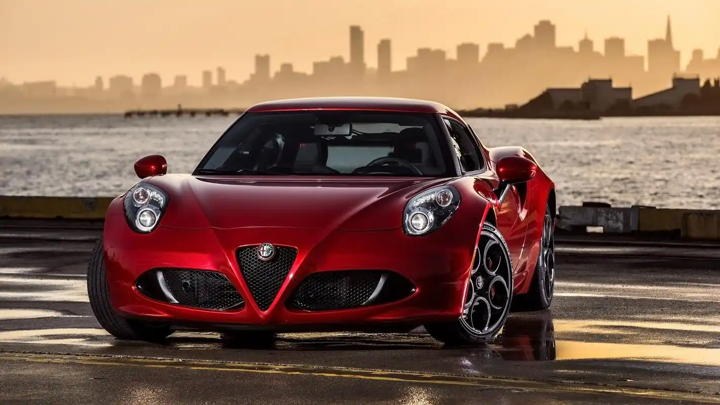 阿尔法罗密欧炫酷跑车高清图片桌面壁纸