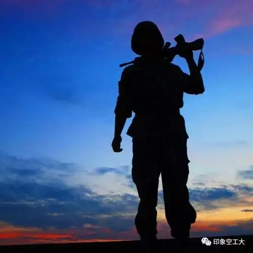 为您扛枪的每个日夜我无怨无悔