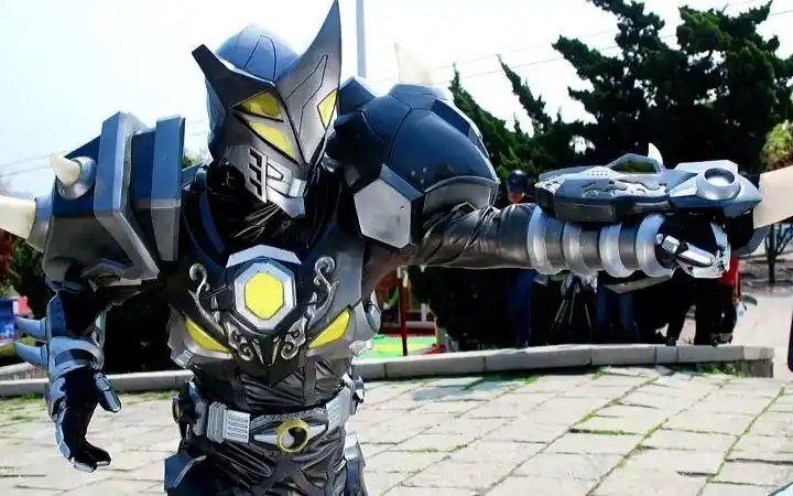 黑犀侠这波一挑二救场真的是全场最佳了铠甲勇士