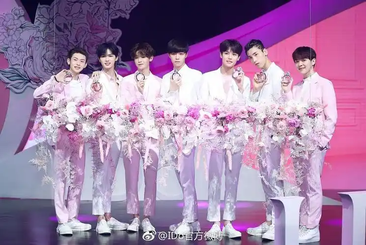 ninepercent出道以来官方图片汇总0111微博之夜什么时候能有张洋气的