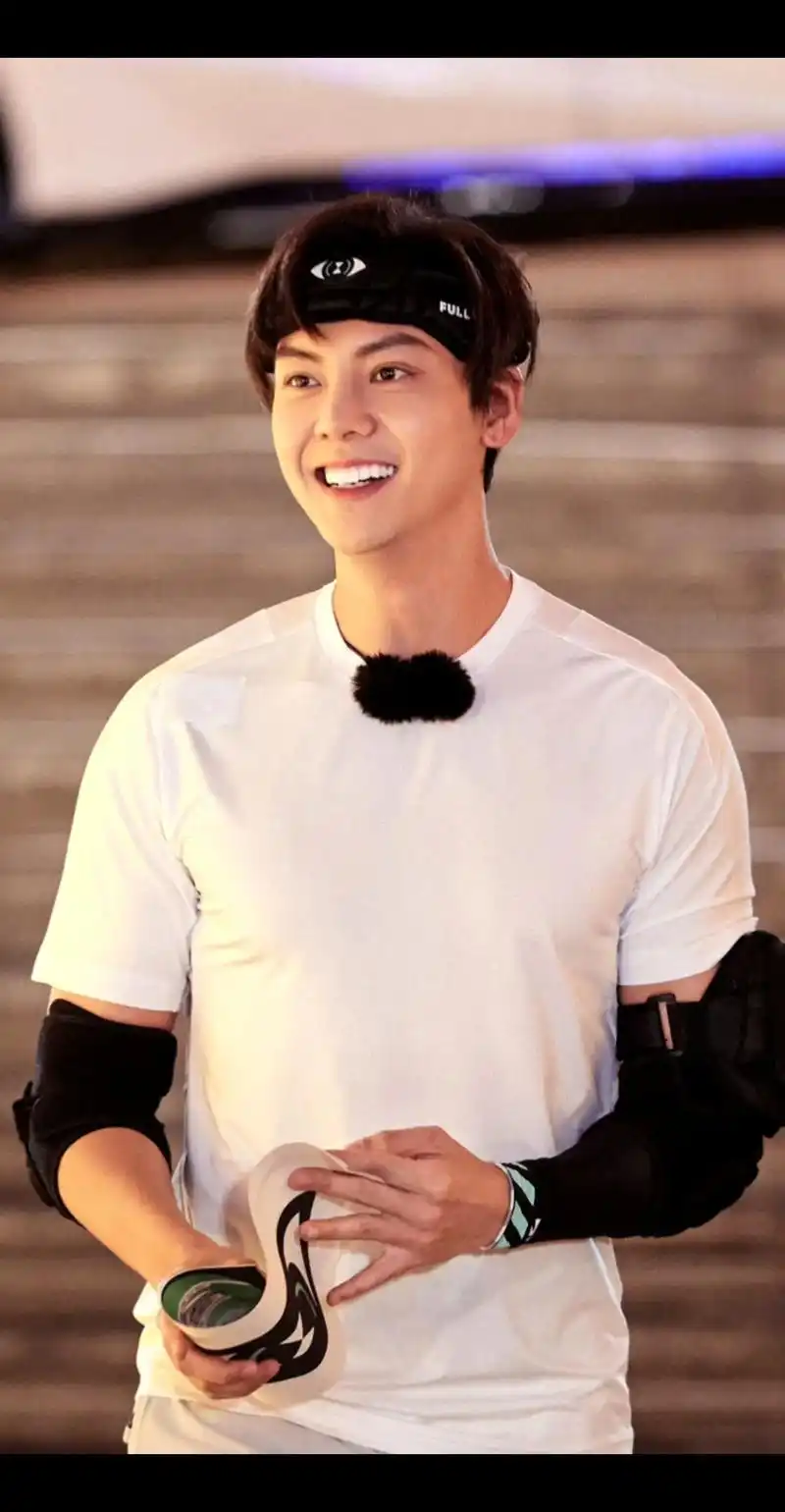 综艺里各种搞怪可爱饱.#图文伙伴计划 #陈伟霆 #治愈系笑容 - 抖音