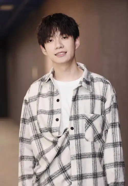 创造营2019张颜齐图片