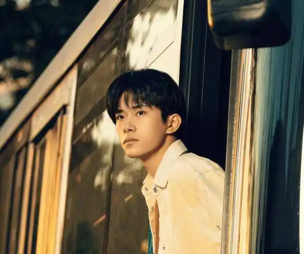 原创年度男演员竞争太激烈王一博占据榜一成毅千玺有望赶超成榜首