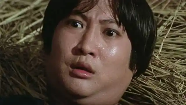 洪金宝嘴上的疤,原来在1980年的时候就有了,事实胜于雄辩