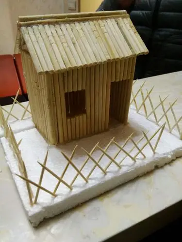 姚沐晨小朋友的手工,变废为宝,小房子