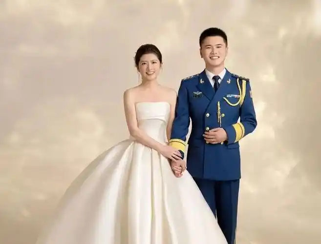 春节晒图 | 10对军人结婚照太甜了