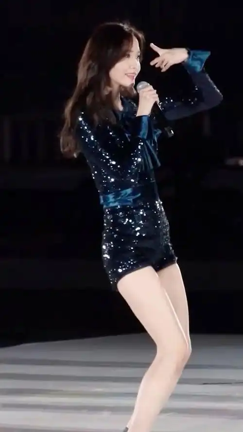 林允儿跳舞完全是靠心情来的,转身直接变脸!