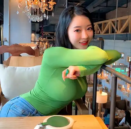 蒋娉婷才是"人间尤物",穿上牛仔裤那刻,网友:把持不住