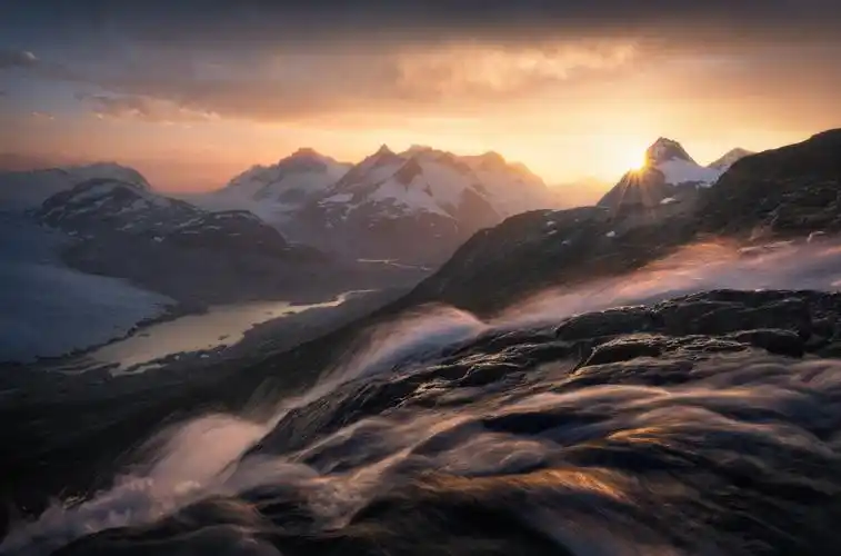 "当人类关注气候变化带来的挑战时,风景摄影师也在尽自己的一份力来