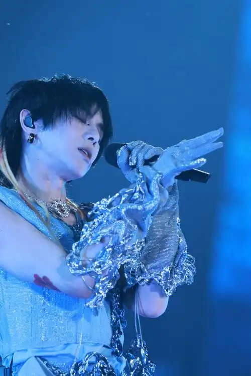 华晨宇的帽子好大##华晨宇演唱会生图