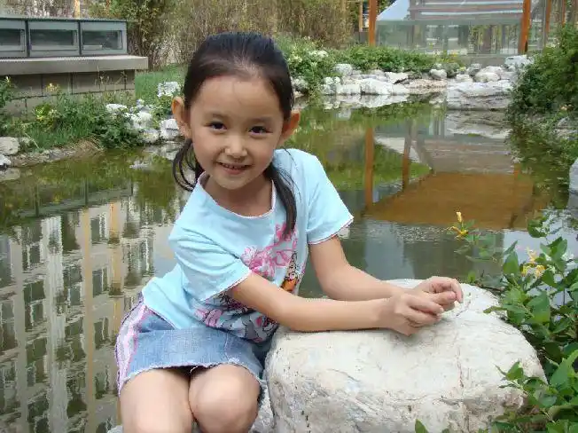 女大十八变!11岁"献初吻"给吴磊的小女孩,如今受到大家的追捧