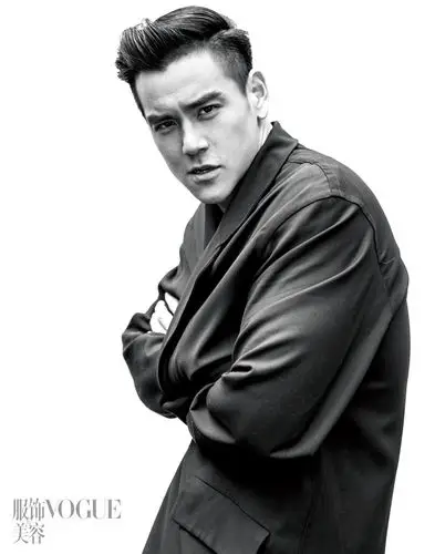 组图:彭于晏曝黑白大片 糙帅风格演绎放飞自我_高清图集_新浪网