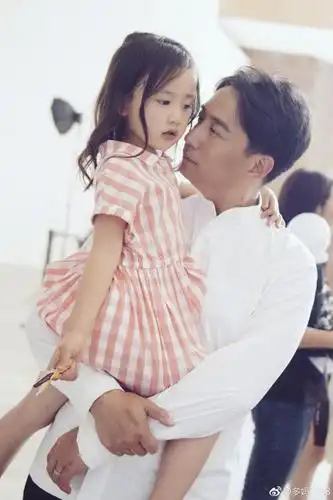 黄磊分享女儿成长趣事多妹童言童语呆萌可爱