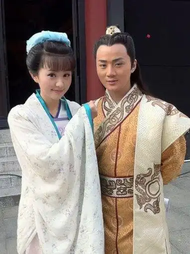 【图】孙耀琦和余少群图片显暧昧 二人疑似假戏真做成情侣