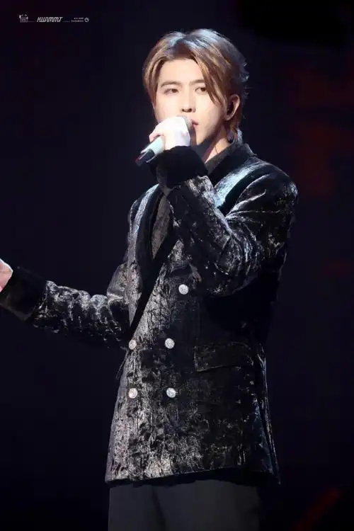 蔡徐坤网络视听盛典饭拍